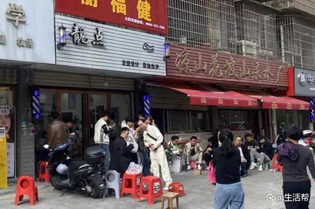 重庆网红理发师到晓华理发店学艺