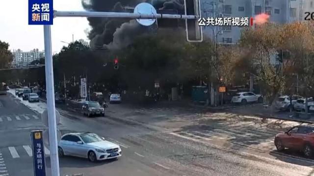 监控还原江西39人遇难火灾经过 违规施工酿悲剧