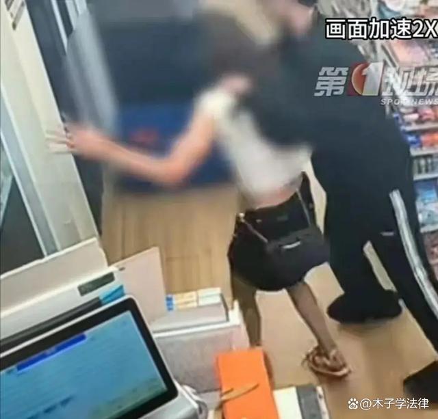 云南一女子被男友拖拽殴打 暴力事件引网友愤慨