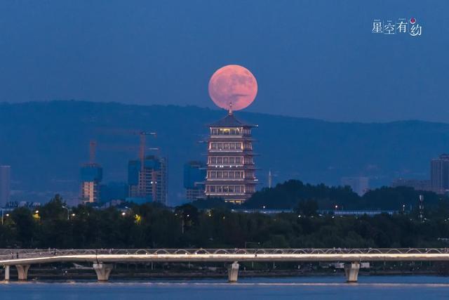 超级月亮16日凌晨现身夜空 年度最后一次