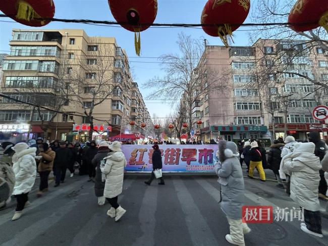 哈尔滨菜市场变网红打卡点 游客络绎不绝